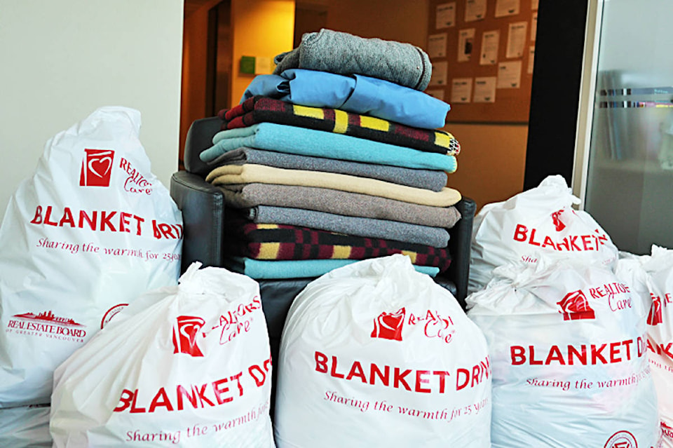 19316428_web1_blanketdrive