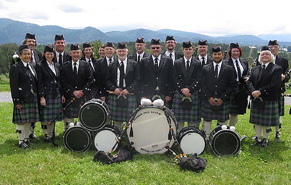 20849299_web1_180304-MRN-M-mission-pipe-band