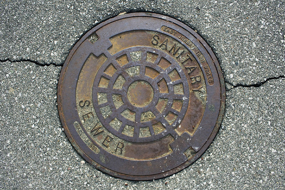 21935879_web1_manhole-4053005_1280