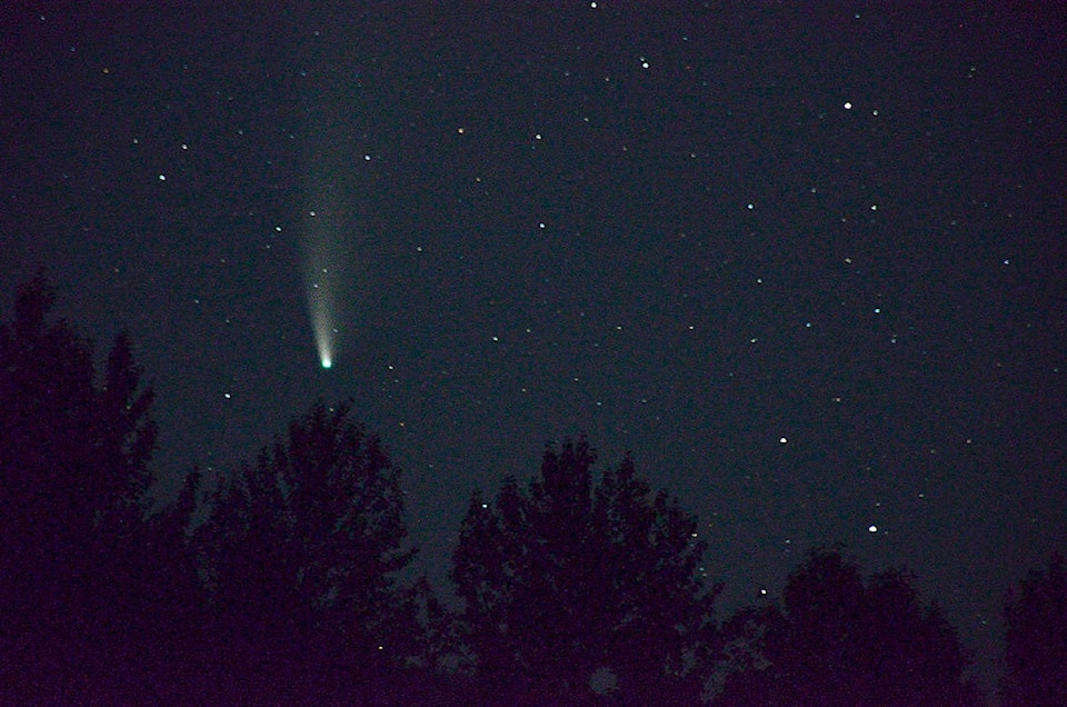 22237023_web1_200725-MRN-ThroughYourLensBaenaComet-Comet1_1