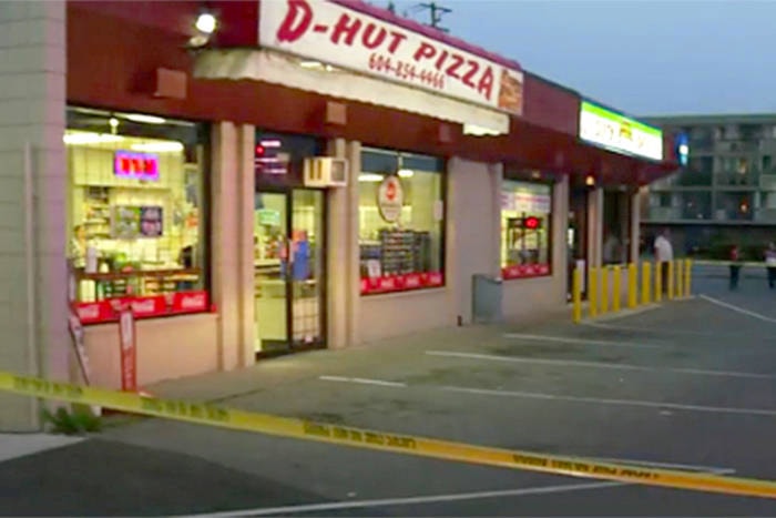 22543594_web1_D-Hut-pizzas