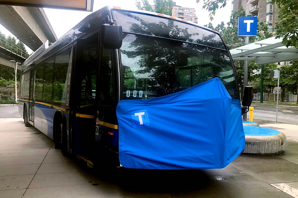 23660751_web1_translink-mask-bus