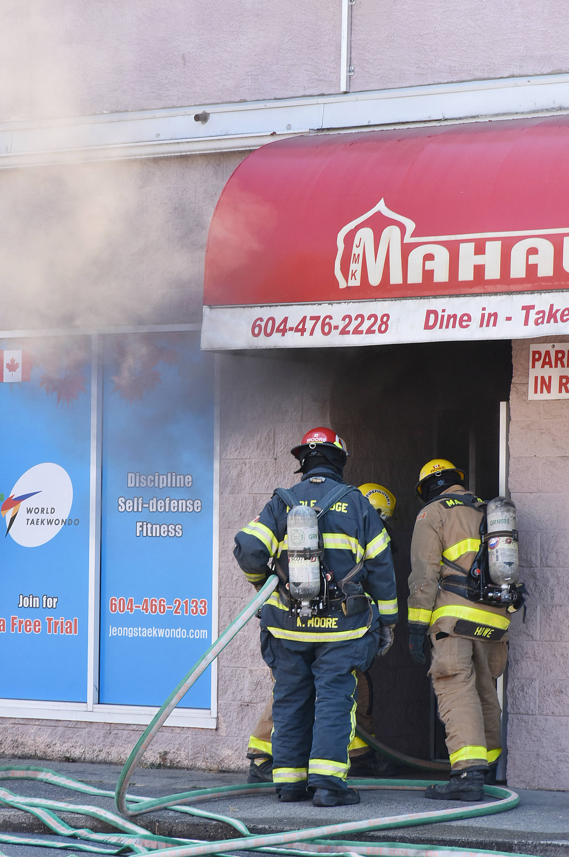 25925553_web1_210723-MRN-PK-StructureFire-Mahal_2