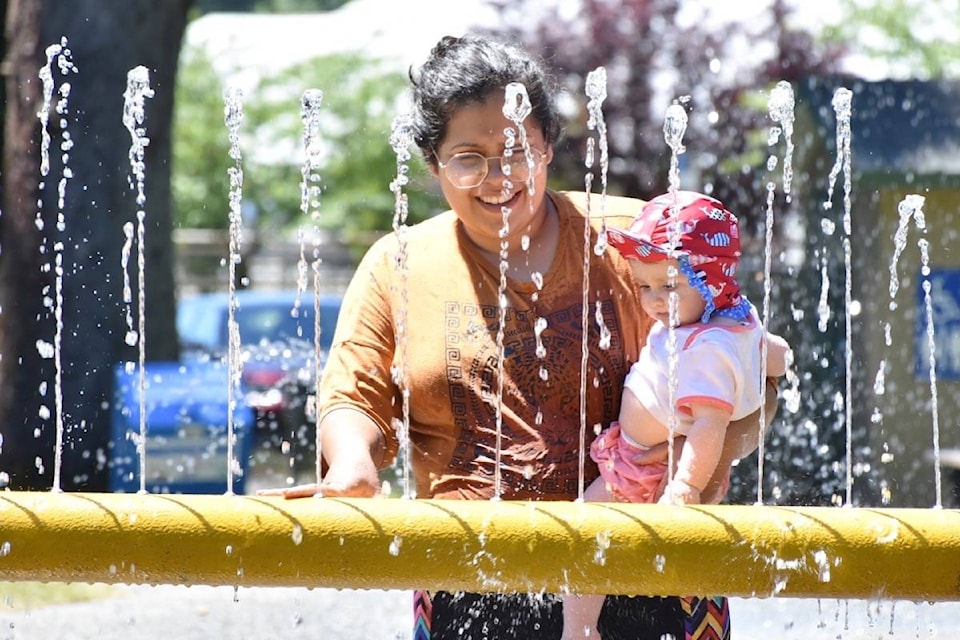 25990290_web1_210625-MRN-CF-weather-heat_5
