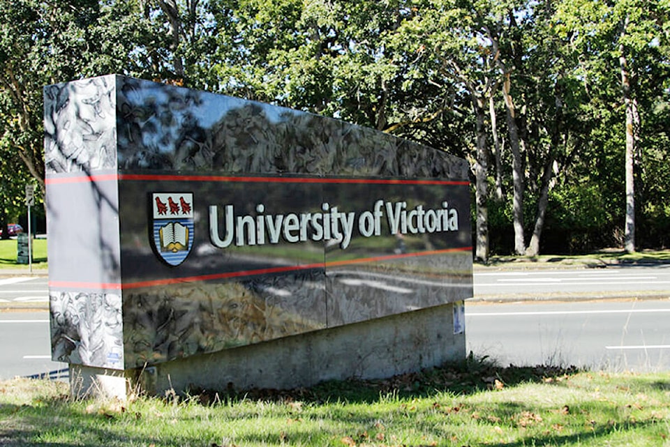 26554550_web1_210919-SNE-UVic-SlurInLecture-UVicSign_1