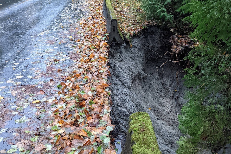 27283465_web1_211123-MRN-PK-Road.Closure.culvert-CULVERT_1