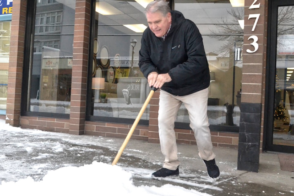 27696572_web1_220102-MRN-RH-LETTERBotfieldShovelling-snow_1