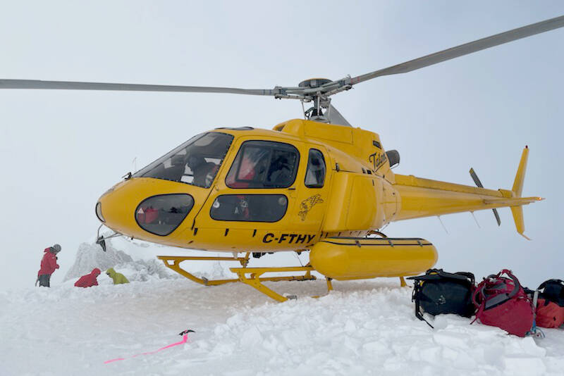 28005420_web1_220131-MRN-CF-rescue-Golden-Ears-helicopter_3