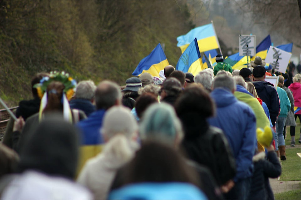 Hundreds turned out to the ‘Peace Walk for Ukraine’ in White Rock Saturday morning (April 2, 2022). (Photo: Lauren Collins)