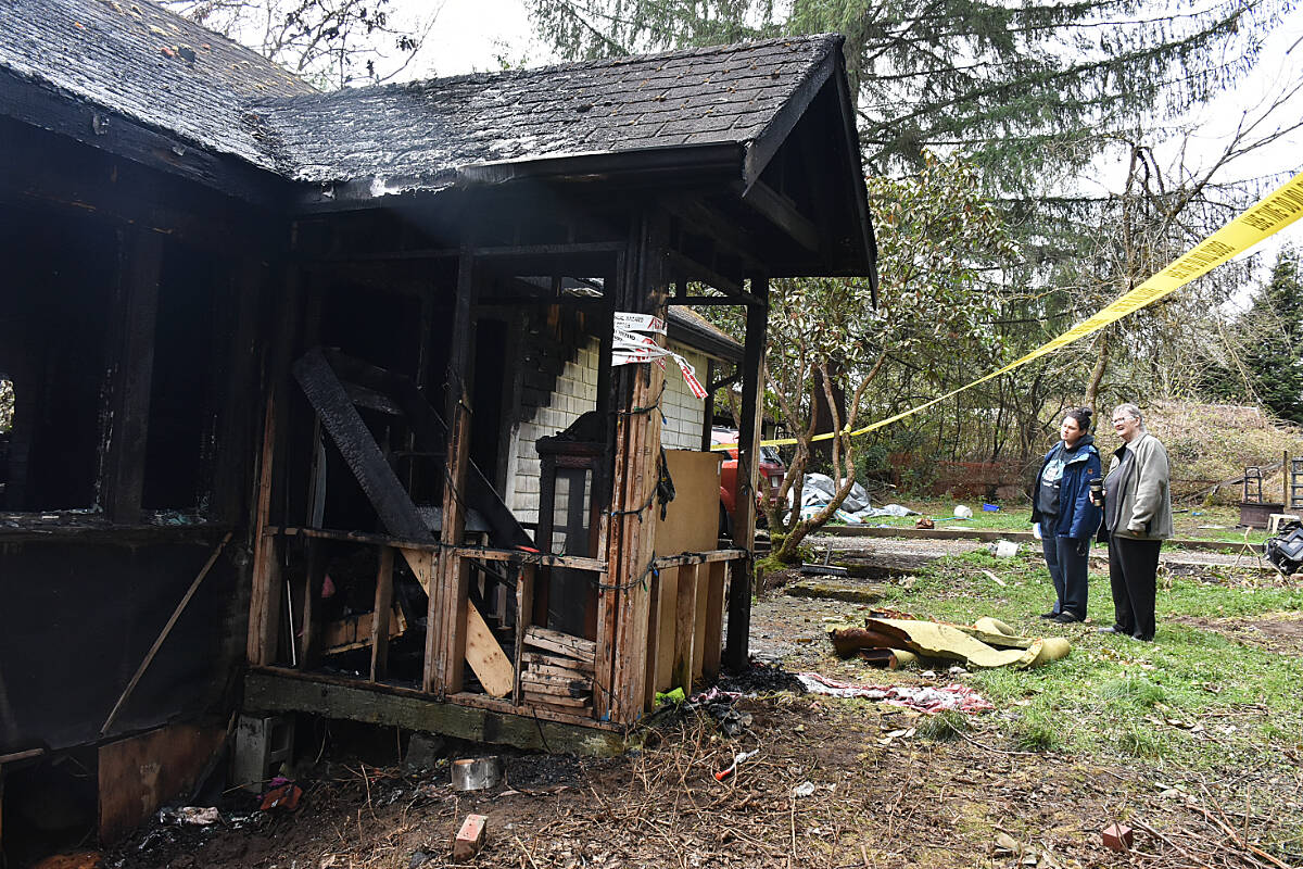 28743665_web1_220408-MRN-fire-update-family-aftermath_3