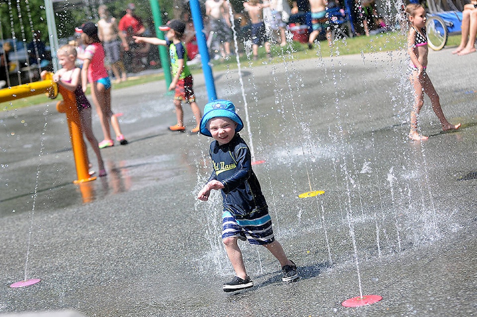 29199268_web1_200611-MRN-SprayParksOpening-SprayPark2_1