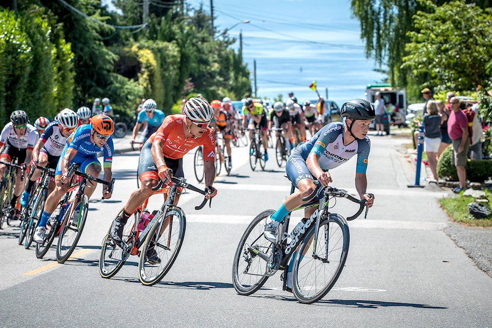 29997483_web1_TourdeWR-front03