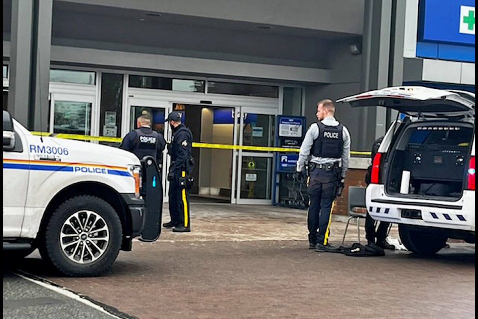 Police are on the scene of a pepper spraying incident at ValleyFair Mall. (Lisa Farquharson/The News)