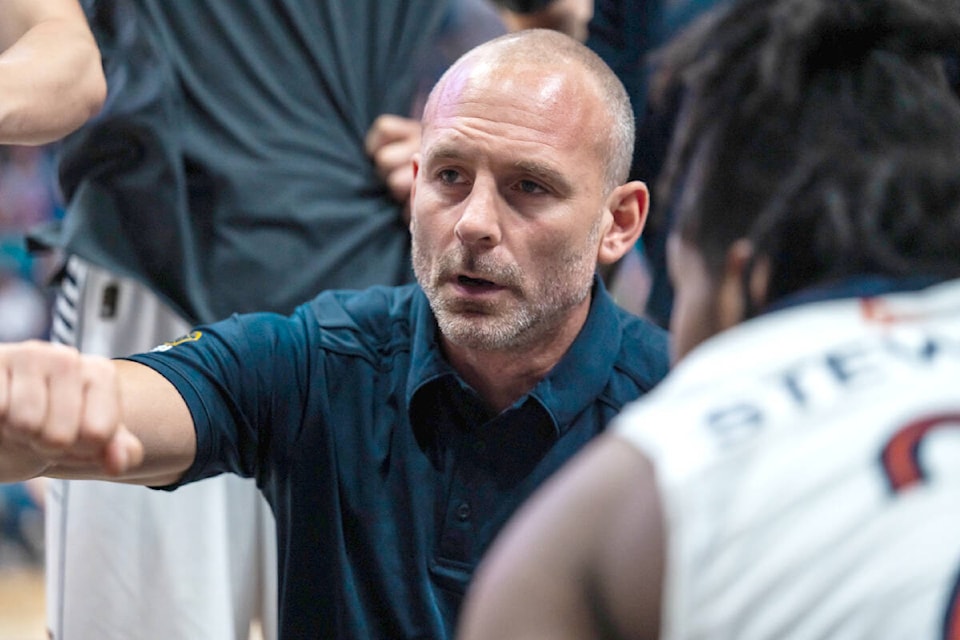 Vancouver Bandits head coach Kyle Julius huddled with his team during the Saskatchewan Rattlers’ home opener on May 31,2023 in Saskatoon, taking down the Langley-based team 109-85. (Derek Elvin, Photo Electric Umbrella/Special to Langley Advance Times)