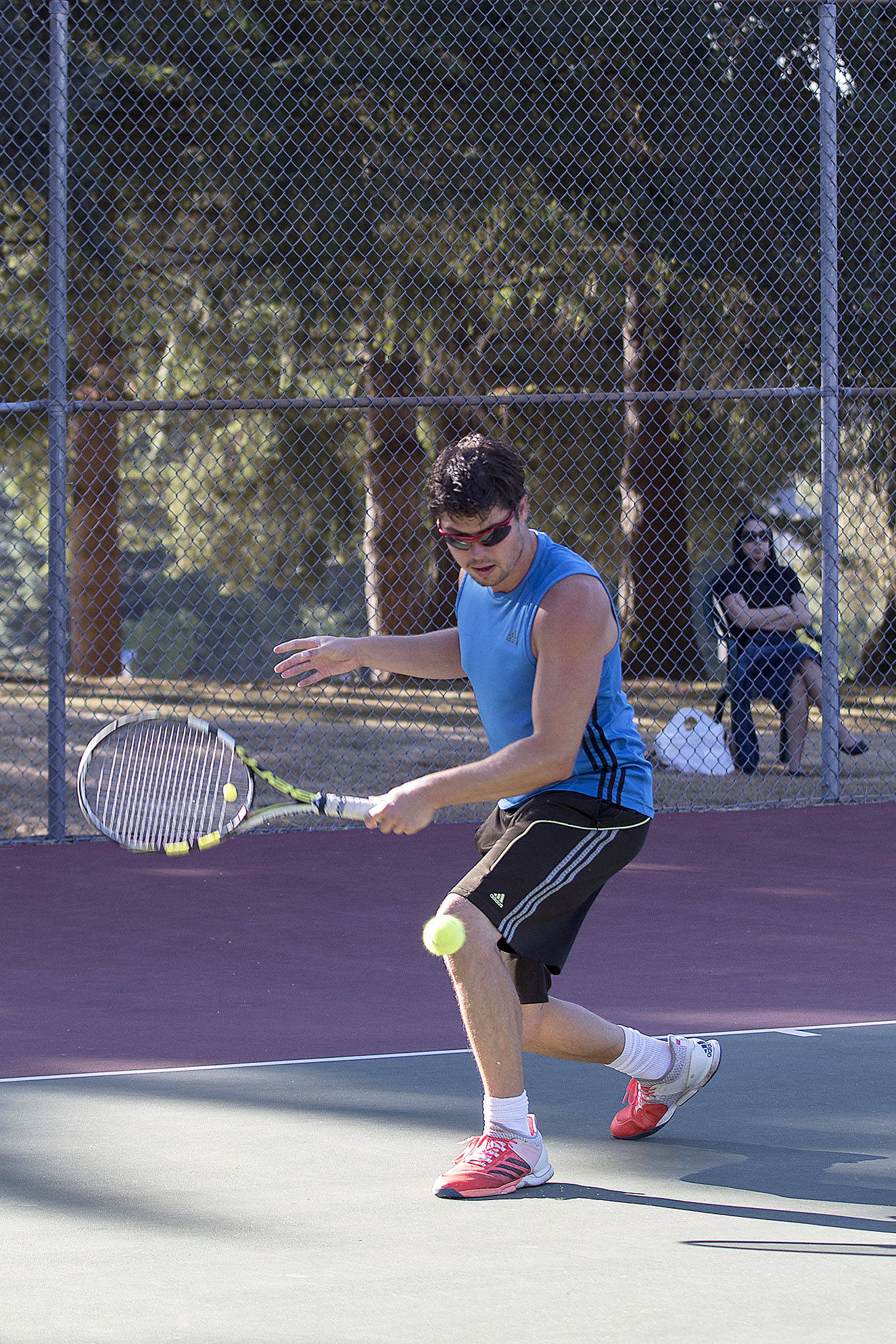 8390937_web1_tennis1