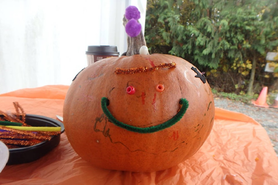 9069199_web1_171027-ABB-Pumpkin-decorating_1