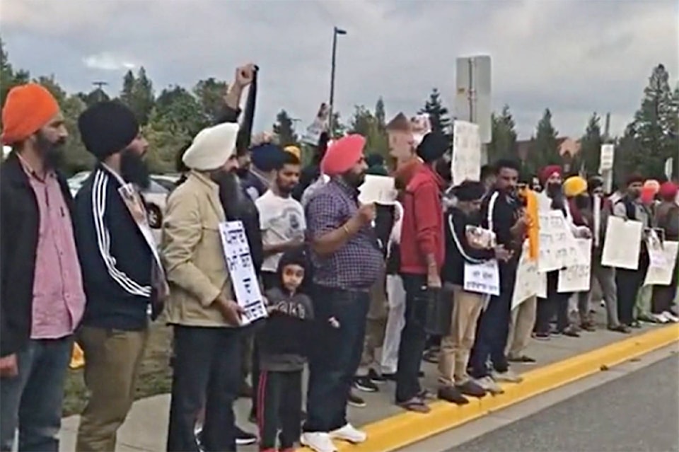 18715054_web1_GurdasMaanprotests