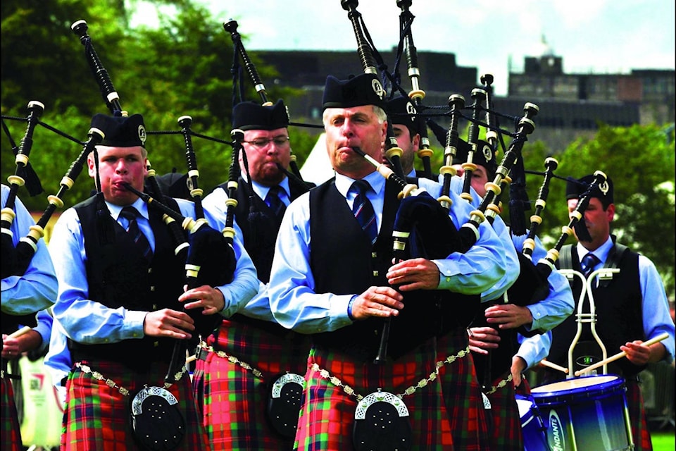 20557298_web1_200220-AHO-SimonFraserPipers-Pipers_1