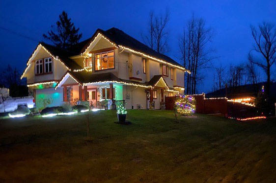 23481097_web1_201203-MCR-Christmas-lights-list_5