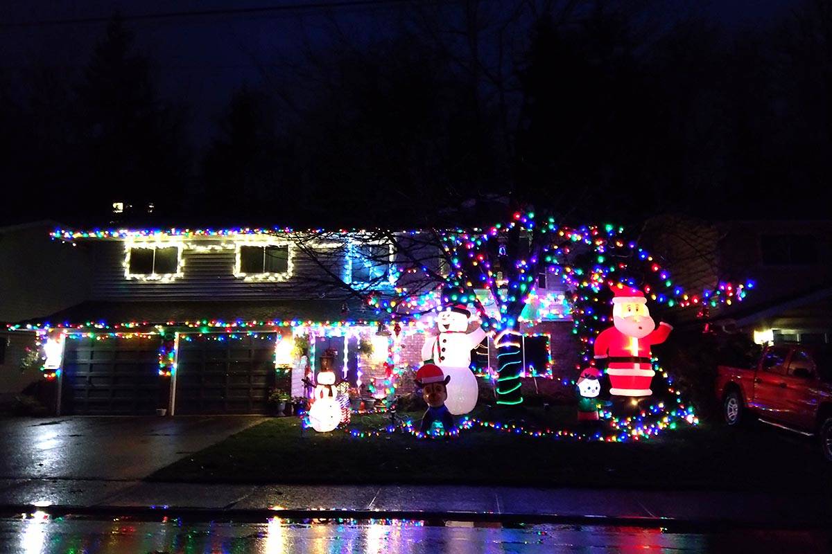23481097_web1_201203-MCR-Christmas-lights-list_8
