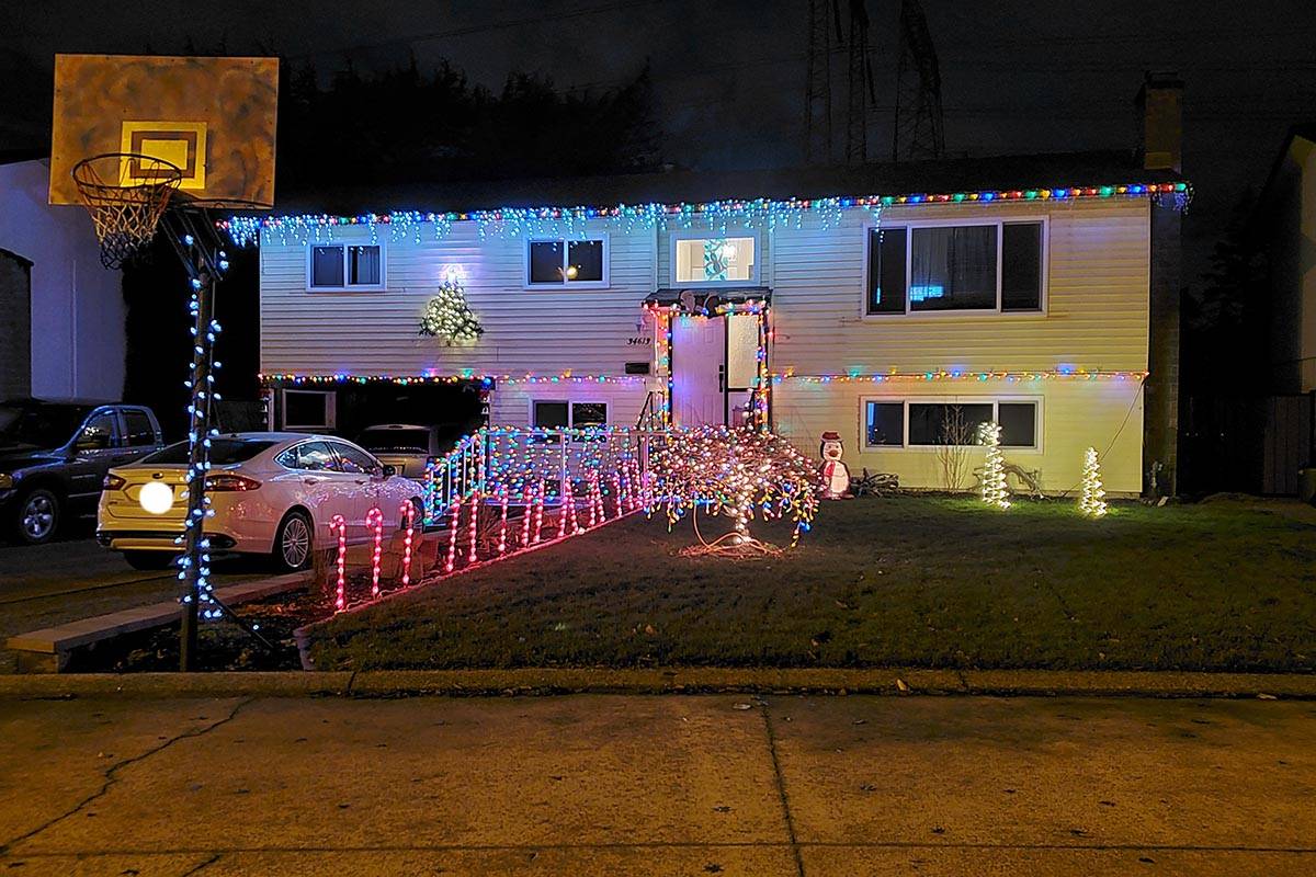 23481097_web1_201203-MCR-Christmas-lights-list-WEB_4