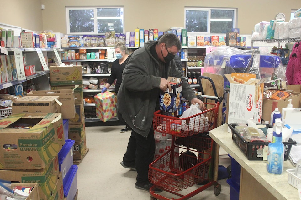 27501734_web1_211217-MCR-foodbank-food_2