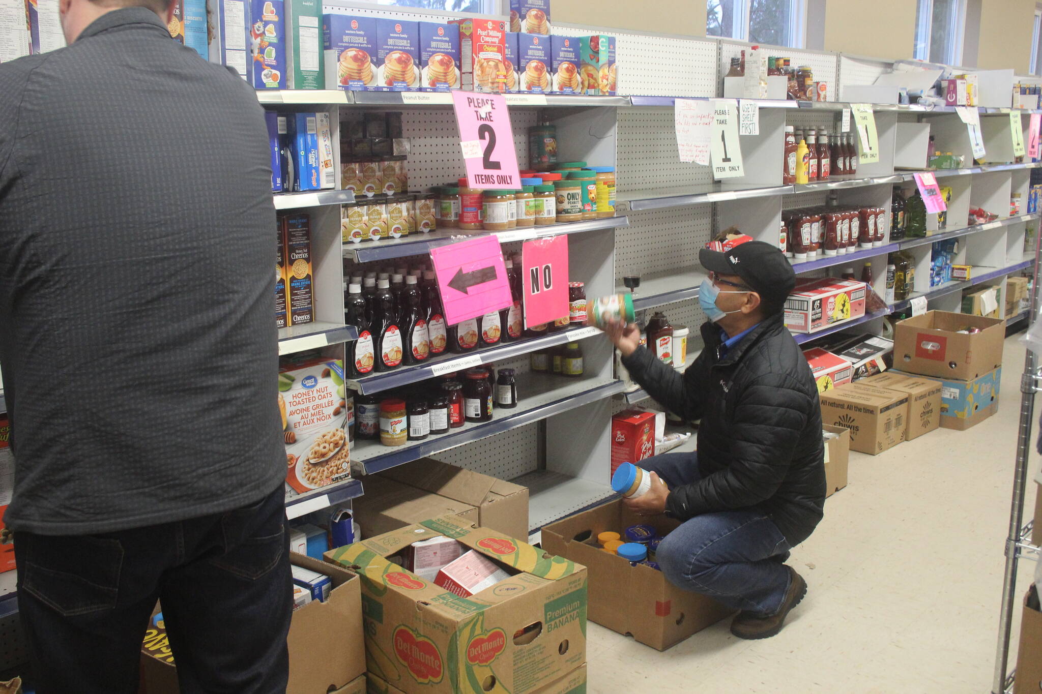 27501734_web1_211217-MCR-foodbank-food_5