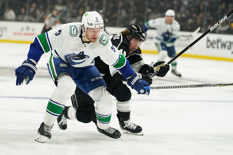 27689874_web1_211230-CPW-Canucks-Kings-kings_1