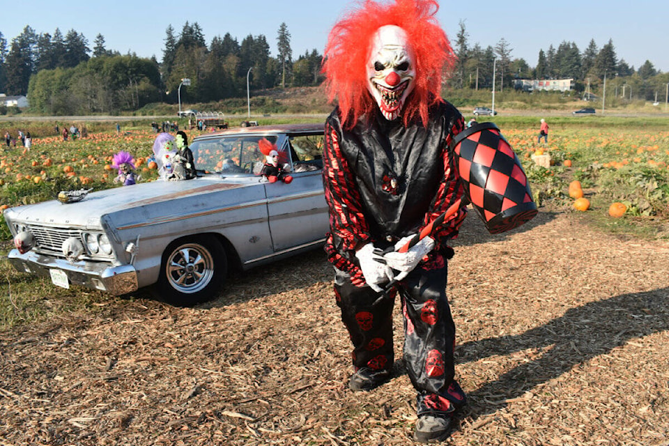 30837493_web1_221024-PNR-ScaryClownCar-Clown_1