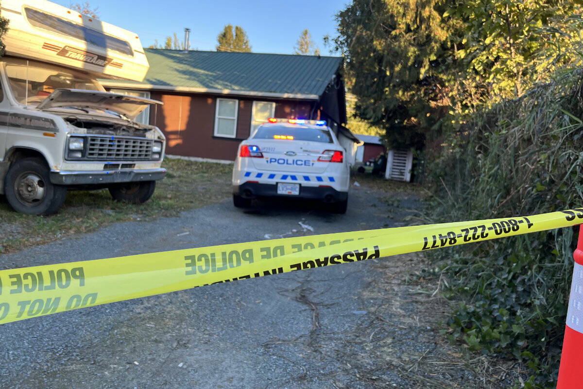 RCMP on the scene at South Sumas Road near the Southern Rail line in Chilliwack on Nov. 9, 2022, a day after two bodies were found inside the house. IHIT is investigating. (Paul Henderson/ Chilliwack Progress)