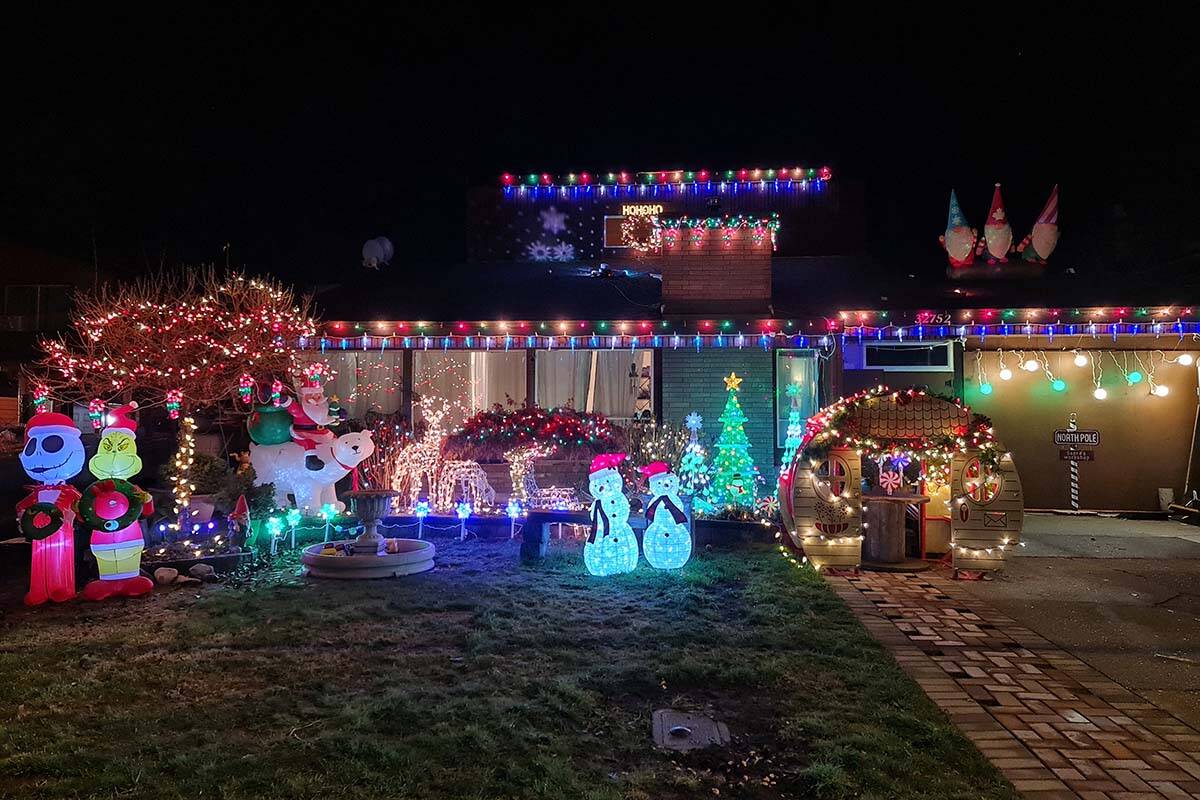 31146805_web1_221201-ABB-Christmas-light-list_3