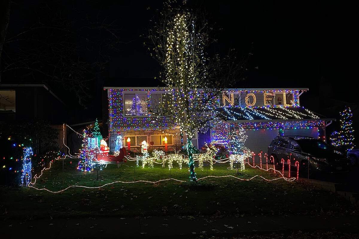 31146805_web1_221201-ABB-Christmas-light-list_5