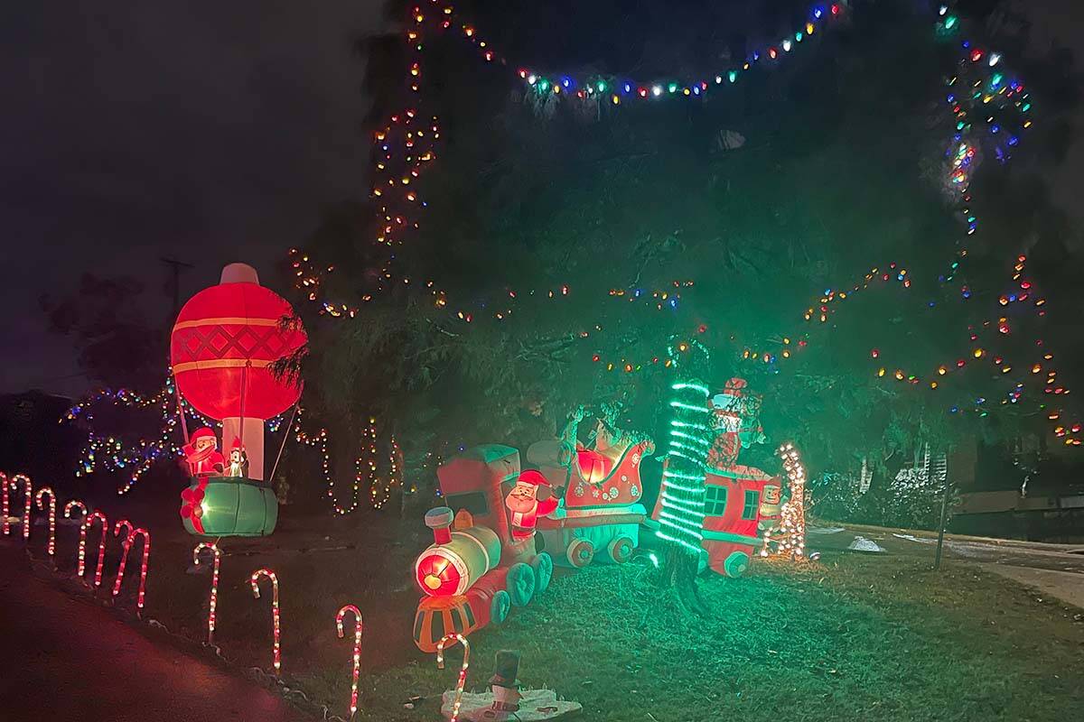 31146805_web1_221201-ABB-Christmas-light-list_7