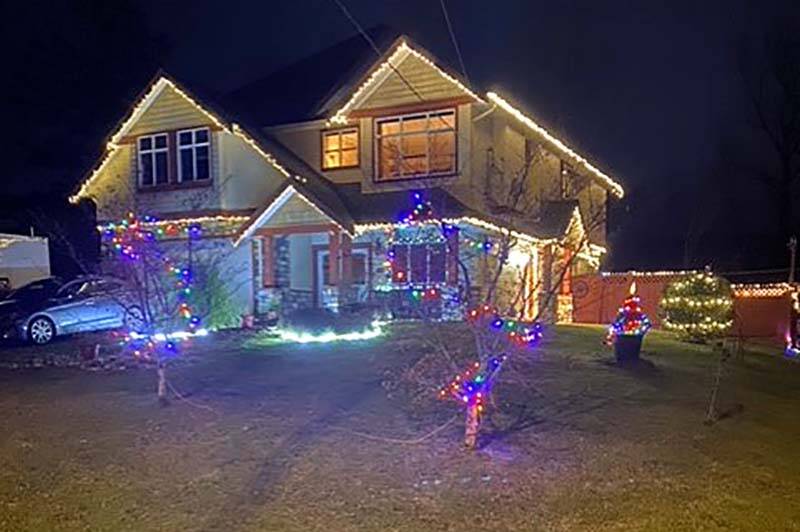 31146805_web1_221201-ABB-Christmas-light-list_8