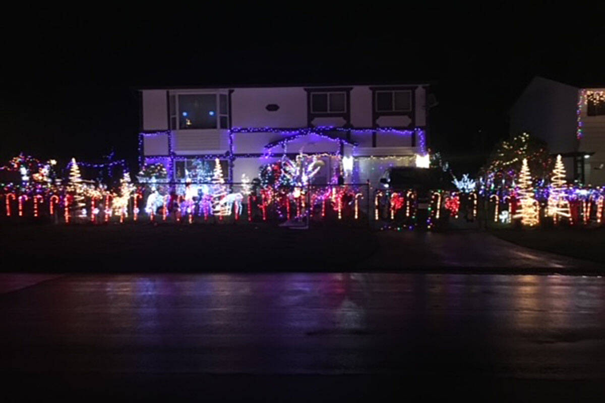 31146805_web1_221201-ABB-Christmas-light-list_9