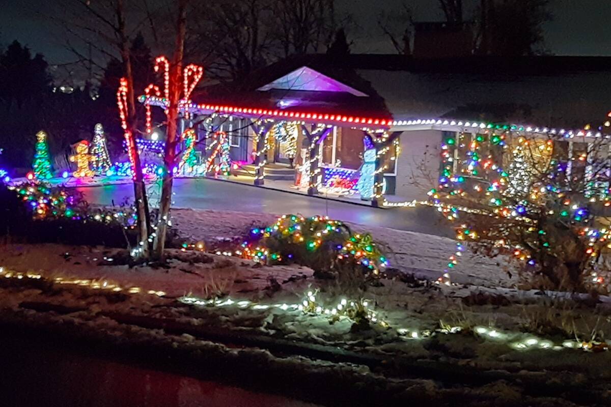 31146805_web1_221215-ABB-Christmas-lights-list_4