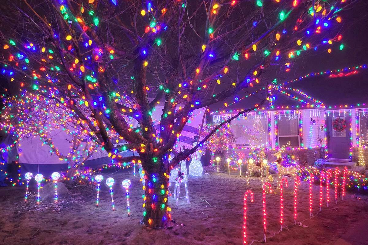 31146805_web1_221222-ABB-Christmas-lights-list_2