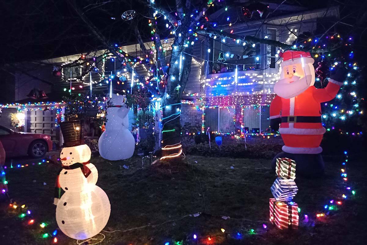 31146805_web1_221201-ABB-Christmas-light-list_10