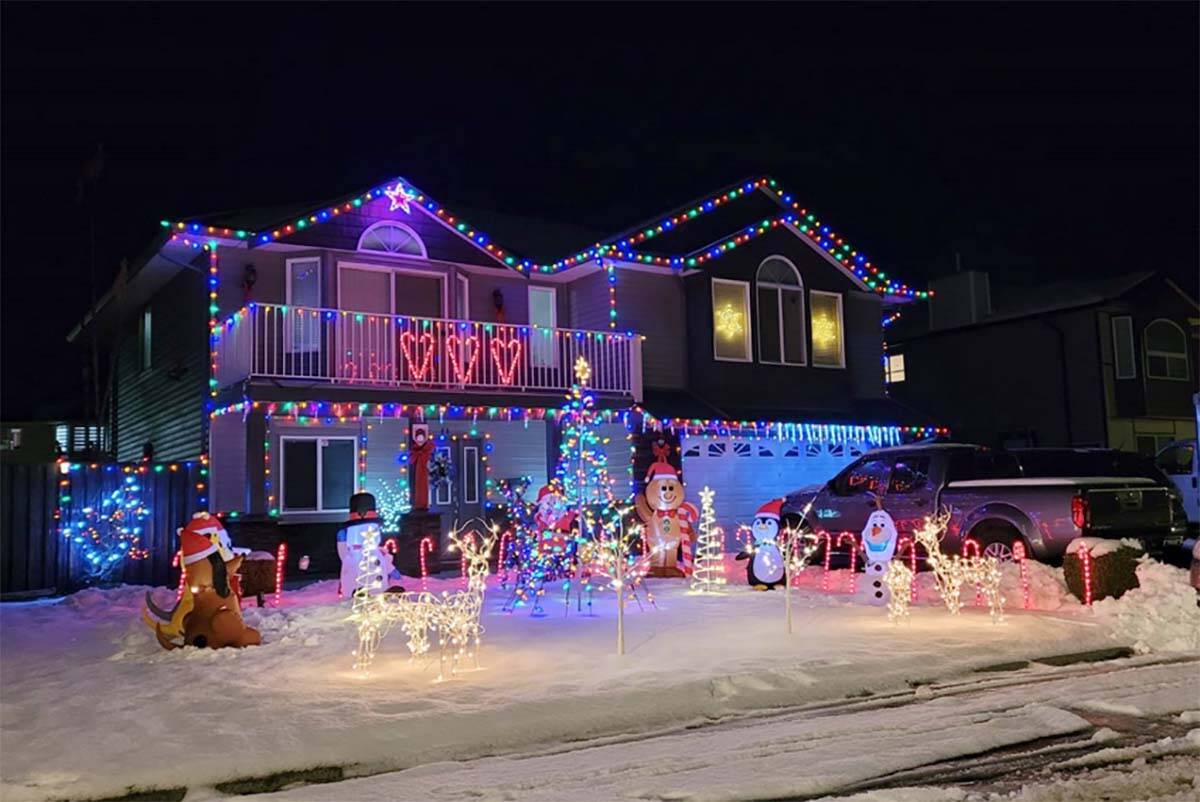 31146805_web1_221201-ABB-Christmas-light-list_14