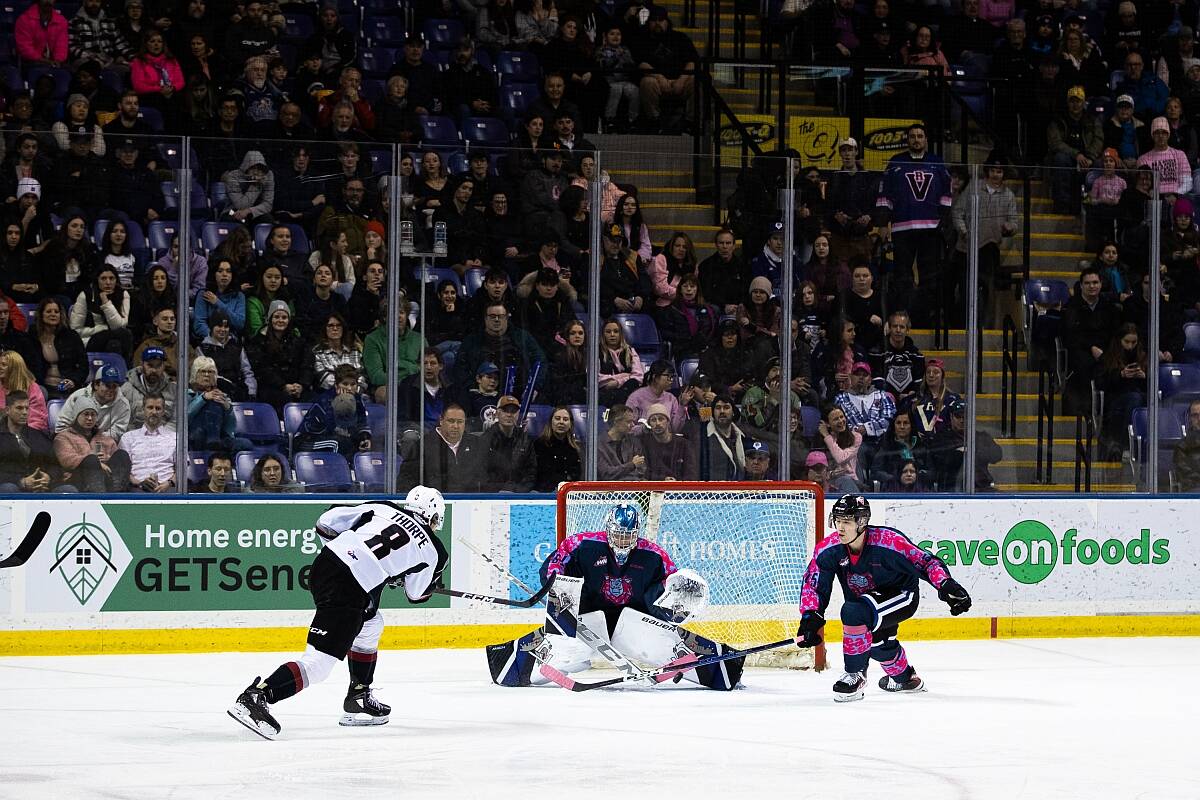 Vancouver Giants scored a pair of unanswered goals and came back to win the game in overtime on Friday night in Victoria. (Jay Wallace/Special to Langley Advance Times)