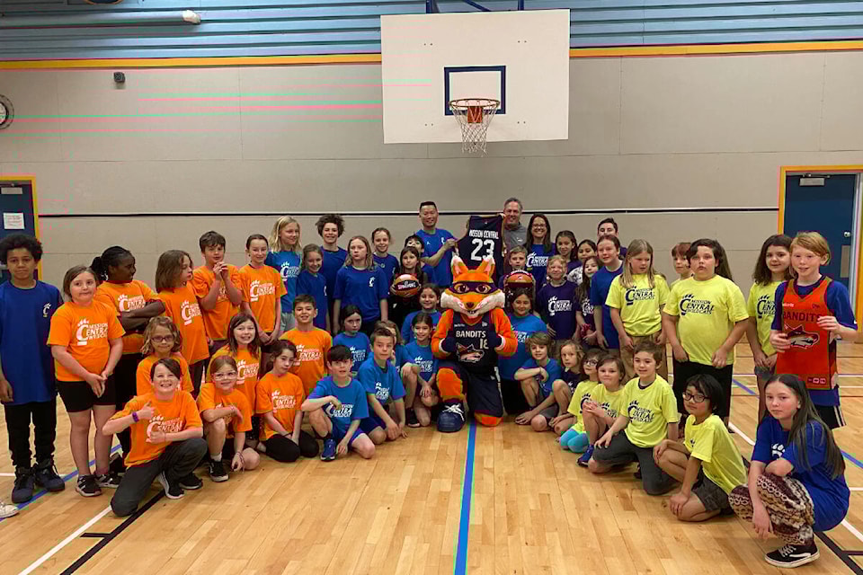 32537850_web1_230505-MCR-Bandits-Donate-Basketball-Equipment-_1