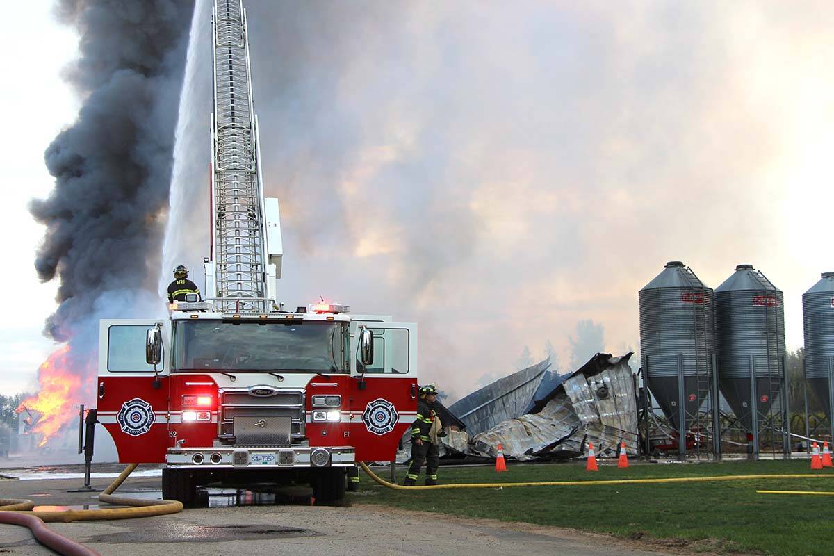 32577411_web1_230504-ABB-Barn-fire_4