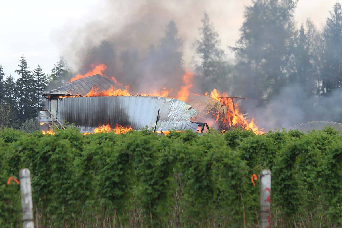 32577411_web1_230504-ABB-Barn-fire_5