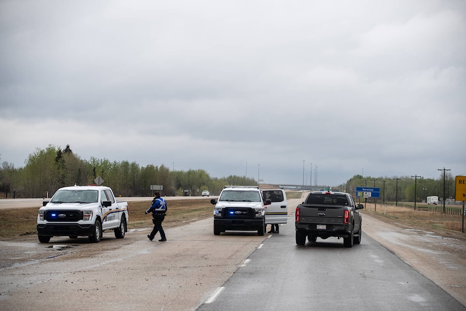 32654490_web1_230508-CPW-Alta-Wildfire-Oilpatch-shutdown-roadblock_1