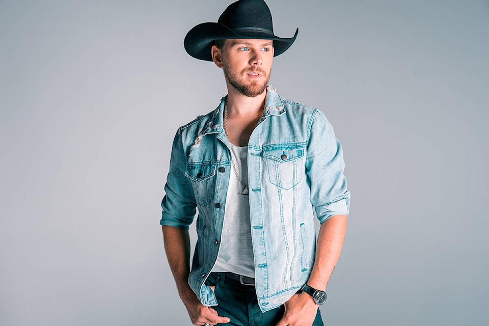 10936192_web1_MMA-BrettKissel2