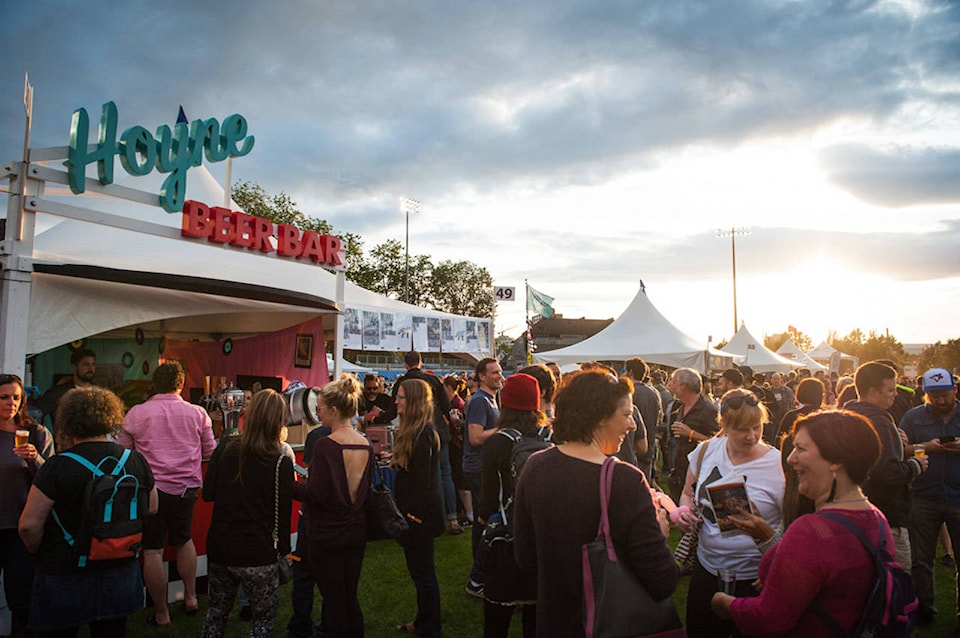12381257_web1_180620-VNE-BeerFest2