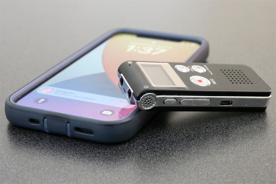 1-phone-and-recorder-p1010894