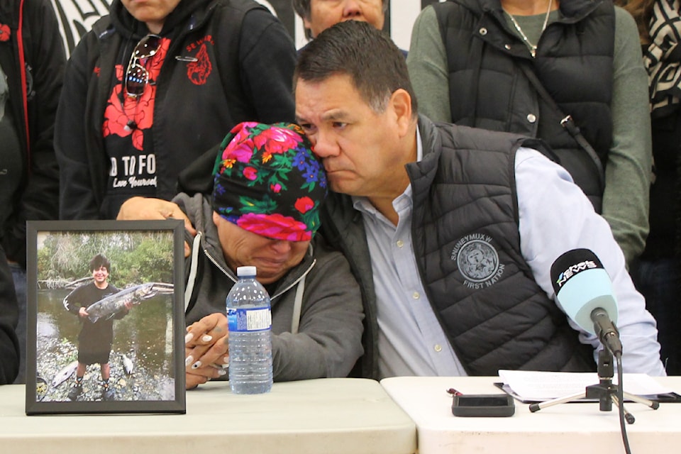Snuneymuxw Chief Mike Wyse comforts Rachel Sampson, mother of Charles Tommy.