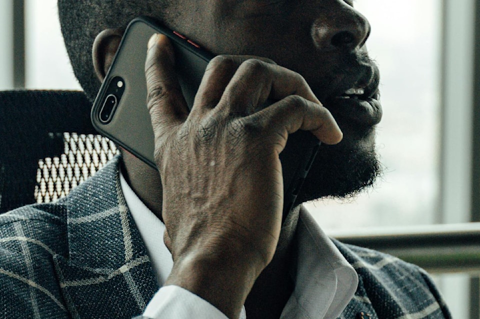 stock-photo-caller-vi-crisis-pexels