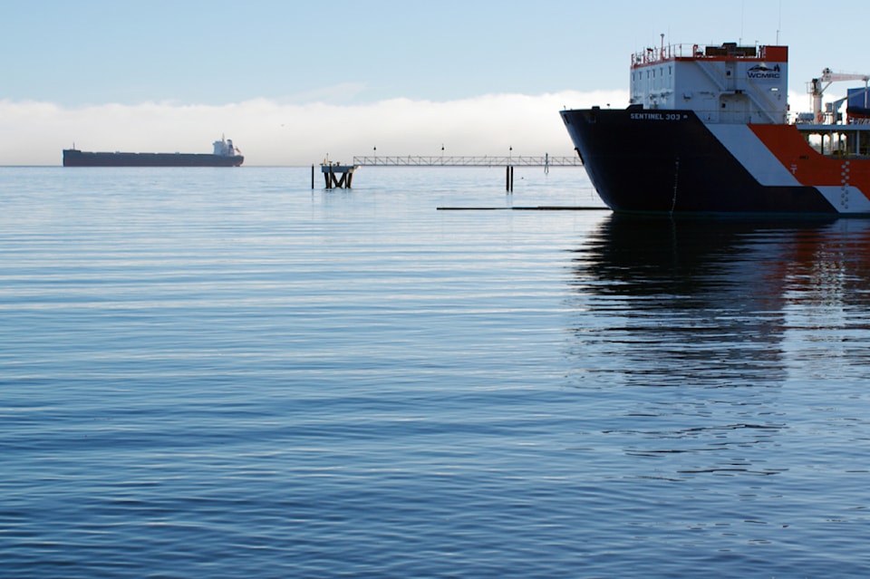 231006-nbu-fog-freighter-spill-response-boat-imgp2750